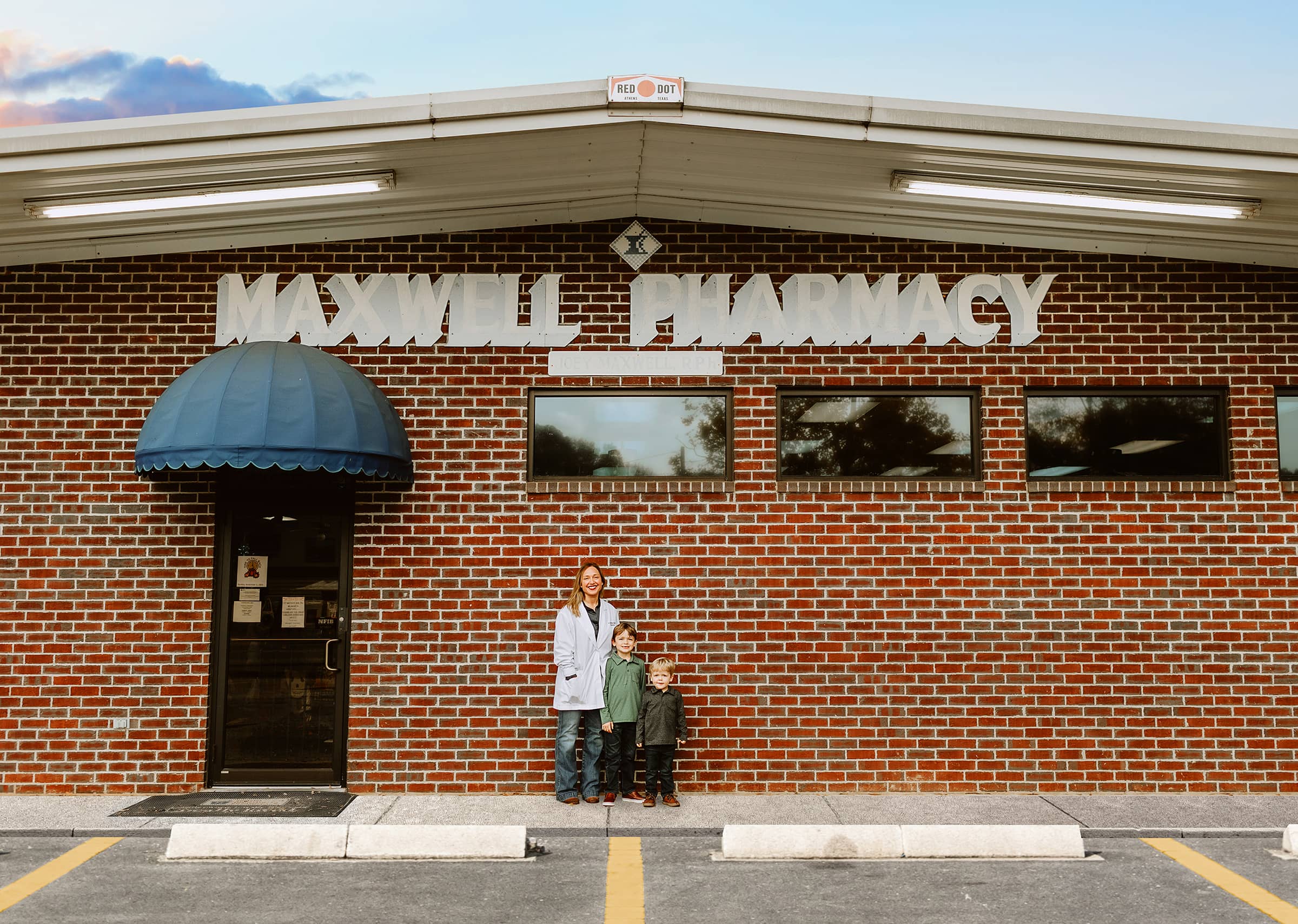 Exterior photo of Maxwell Pharmacy in Frankston TX